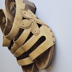Dansko Tan / Yellow Nigella Leather Floral Studded Mule Sandal 37/ 6.5-7